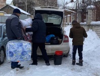 Груз с гуманитарной помощью отправили из Вольска в зону СВО