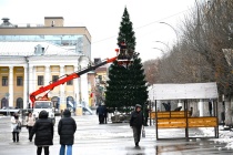 На центральной площади Вольска установили главную муниципальную елку