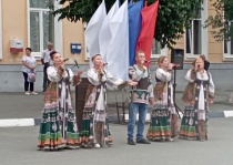 На Площади X-летия Октября города Вольска состоялся торжественный митинг, посвященный Дню Государственного флага Российской Федерации